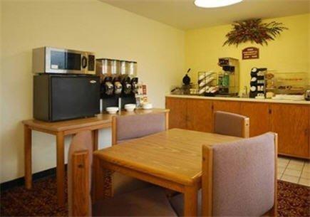 Rodeway Inn برينرد المظهر الخارجي الصورة