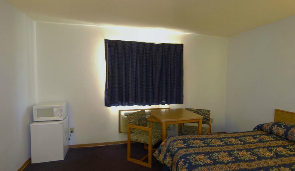 Rodeway Inn برينرد المظهر الخارجي الصورة