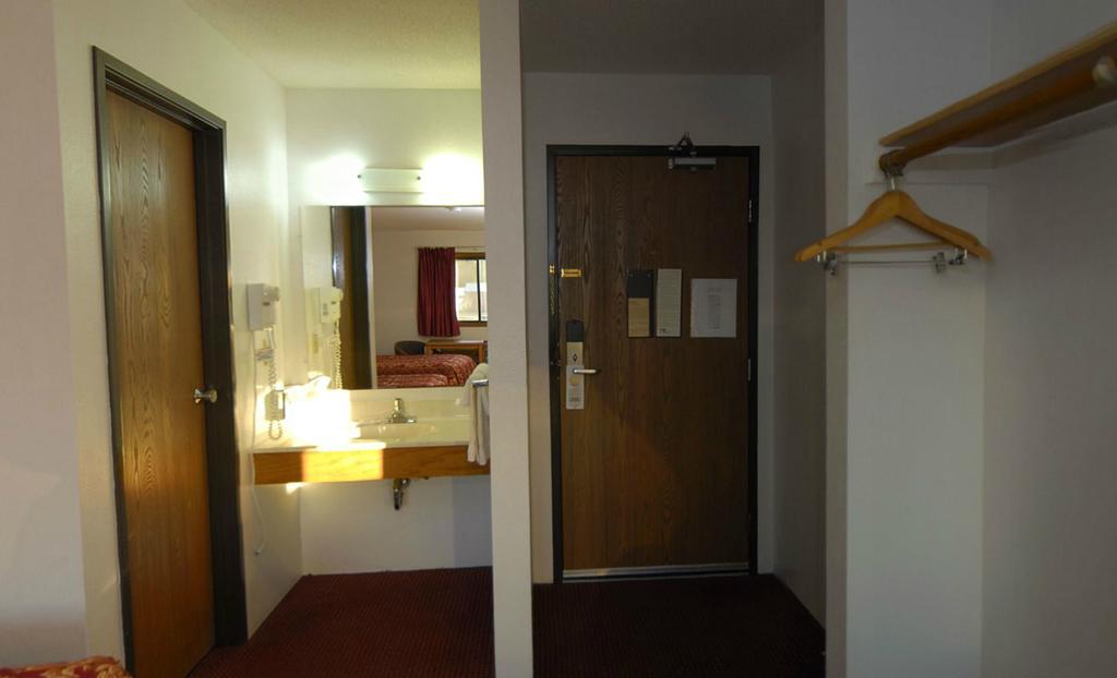 Rodeway Inn برينرد المظهر الخارجي الصورة