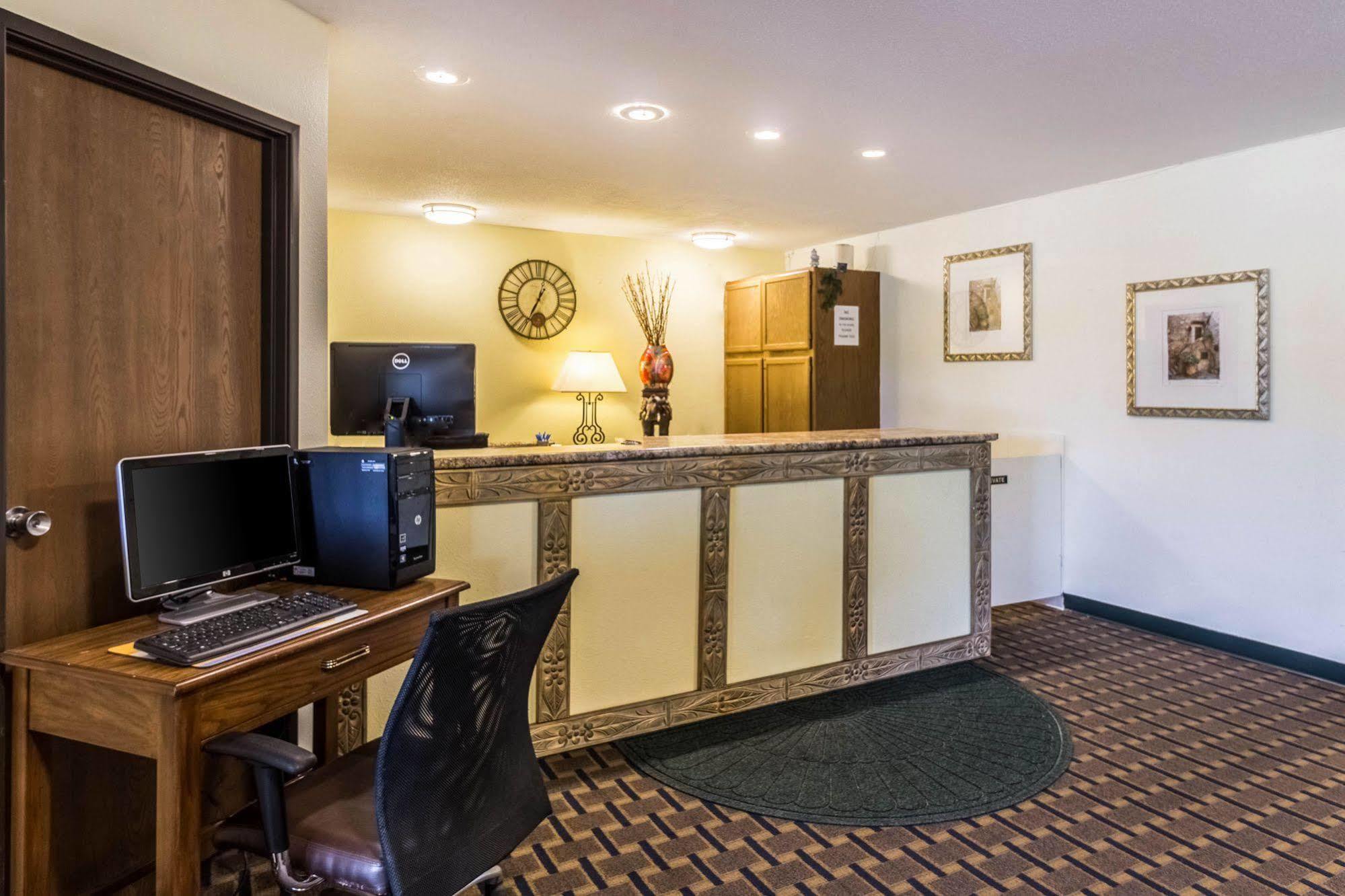 Rodeway Inn برينرد المظهر الخارجي الصورة